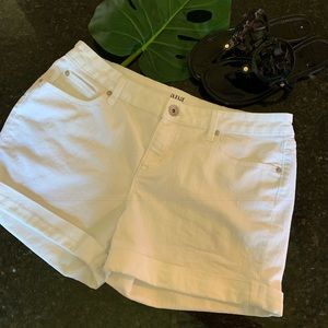 White Ana Shorts size 14/32 inch waist